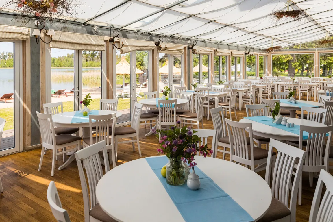 Jabłoń - Lake Resort