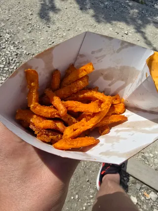Bistro, frytki i piwo