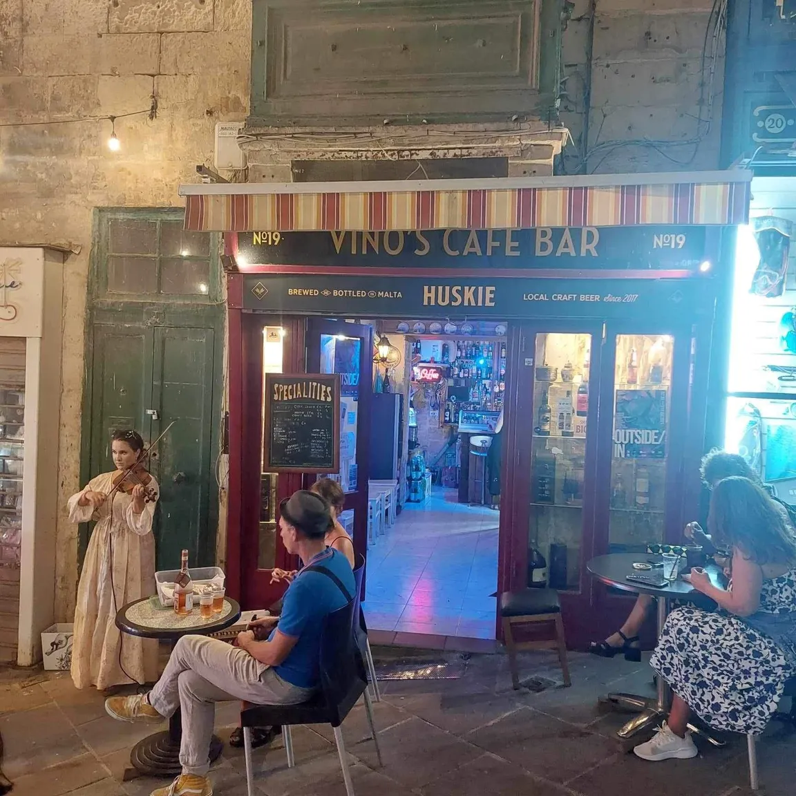 Vino's Cafe Bar