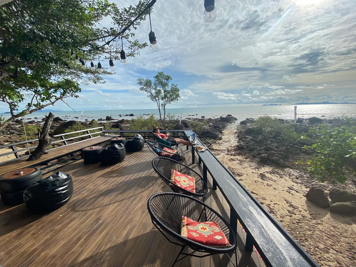 Koh Jum Manao Bar