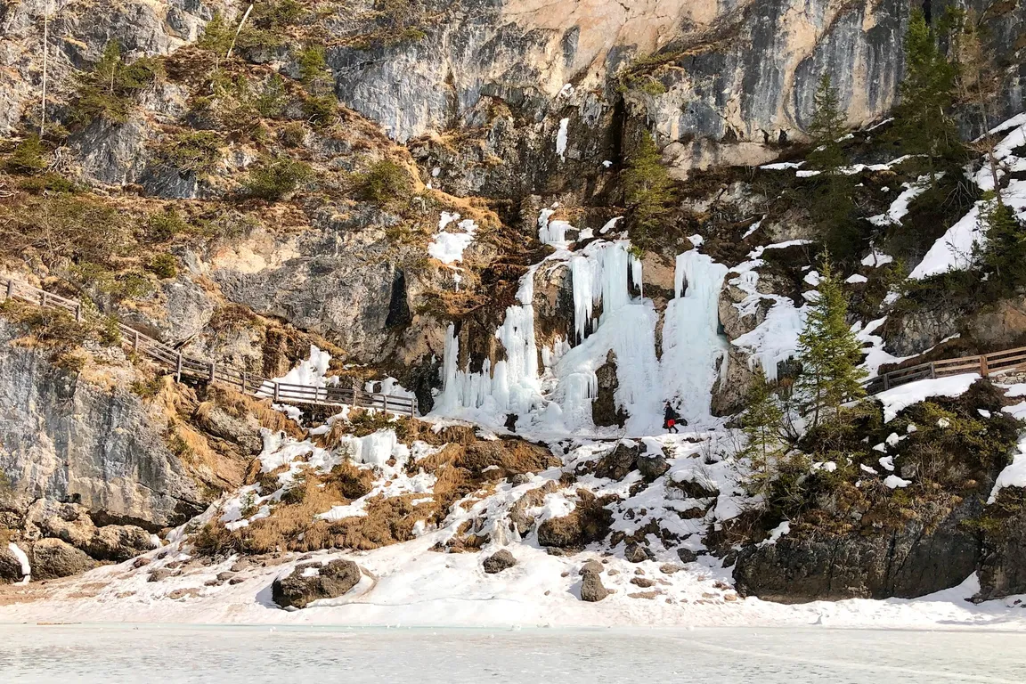 Cascata ghiacciata di Braies