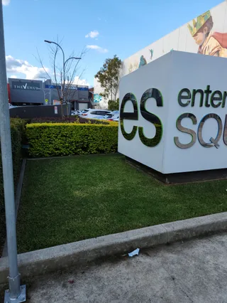 Entertainment square