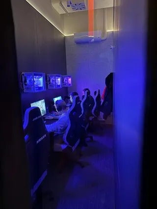 PRIME Premium Gaming & Cinema Lounge eSport Club Bar