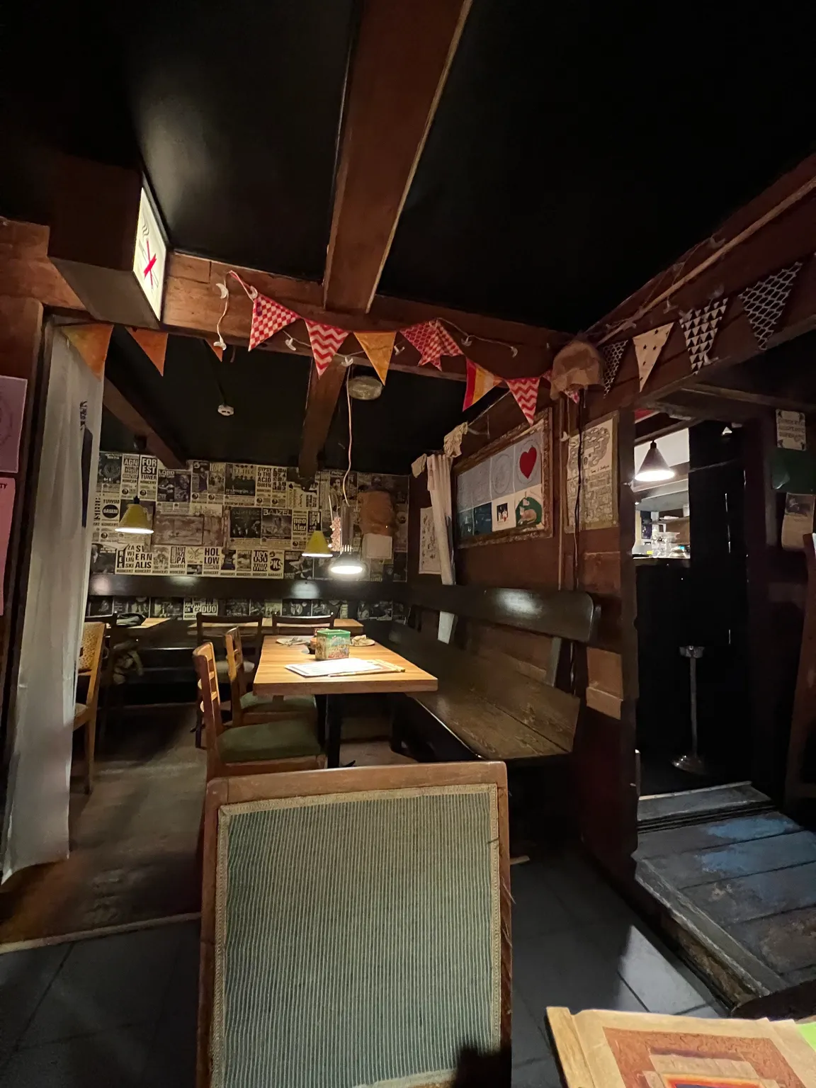 JATKI_Trzeci Księżyc FOOD & DRINKS MUSIC BAR
