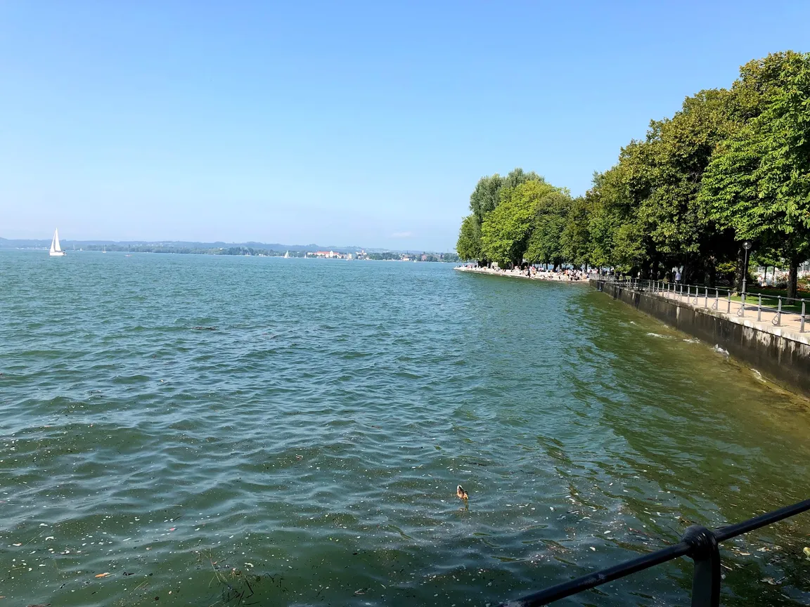 Seepromenade mit Hafenmole