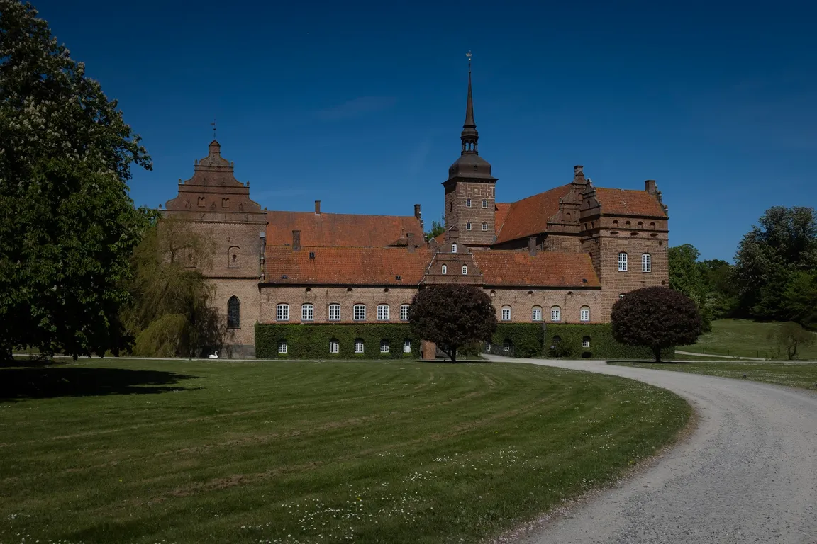 Holckenhavn Castle