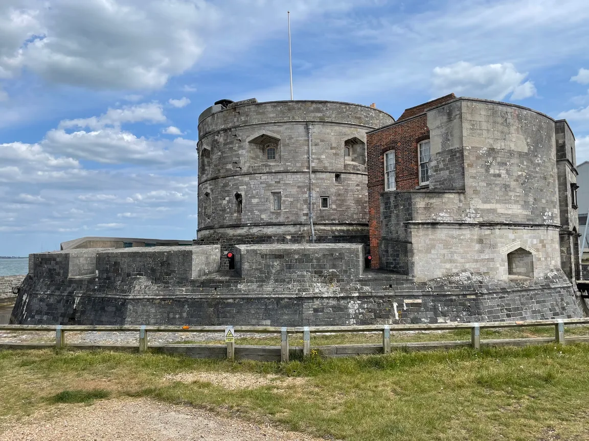 Calshot Castle