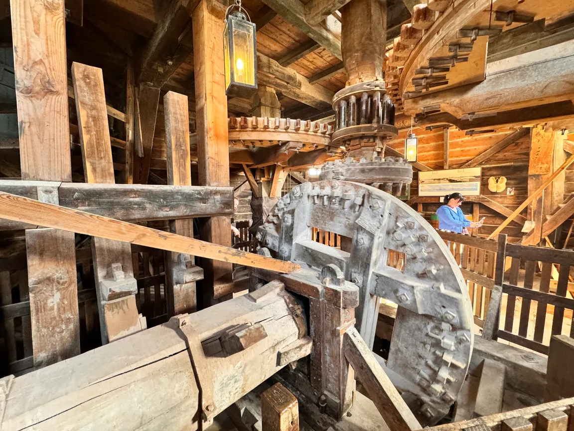 Houtzaagmolen de Gekroonde Poelenburg