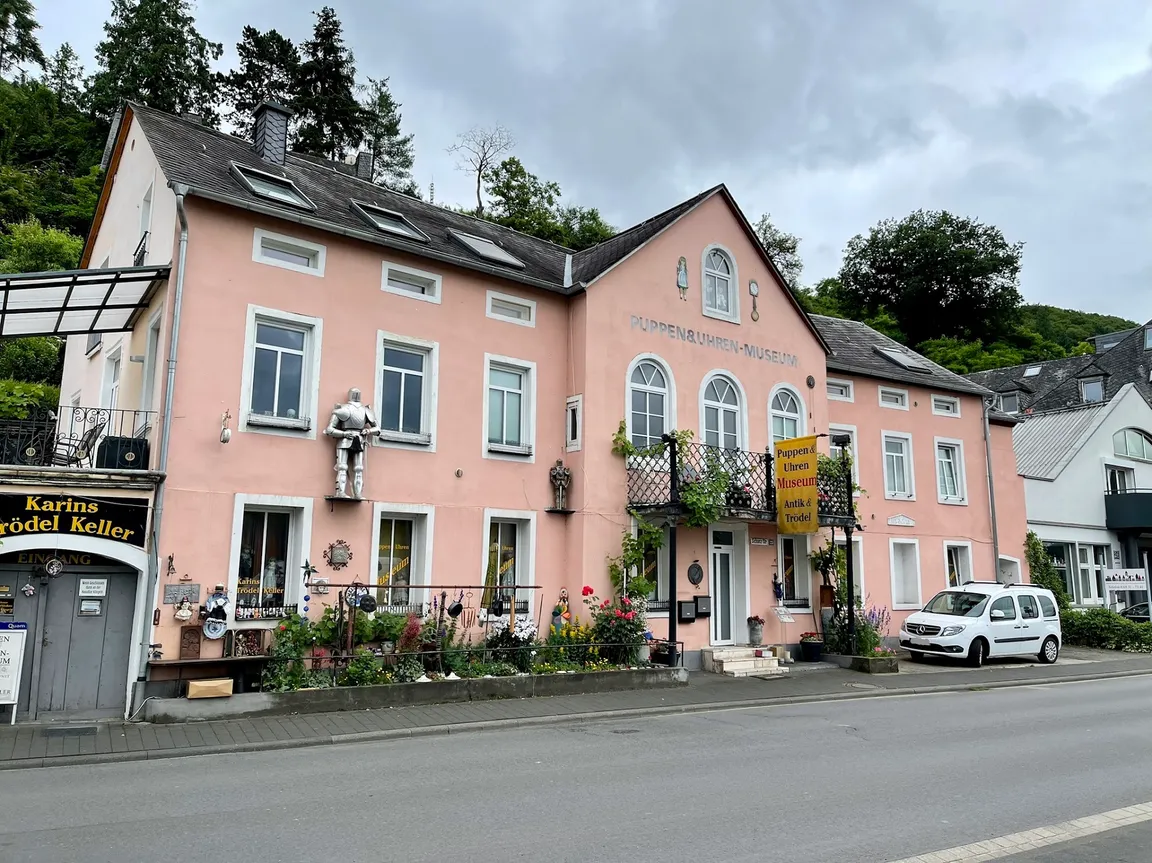 Puppen- und Uhrenmuseum