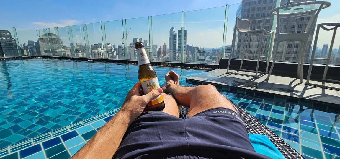 H2O Bar and Pool