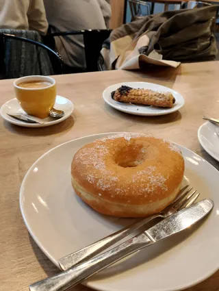 Fusion café y Panaderia gros.