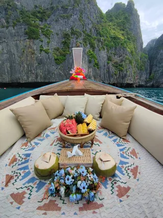 LONGTAIL BOAT PHI PHI