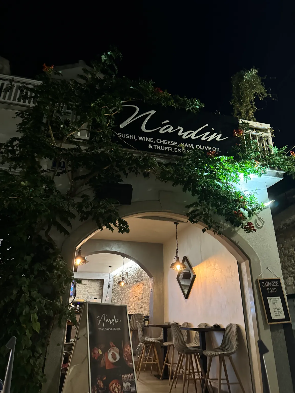 Nardin Wine, Sushi & Cheese