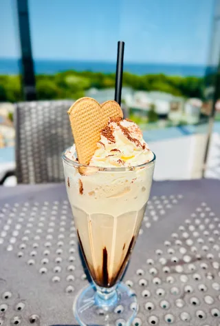 Nostalgia Cafe & Coctail Bar