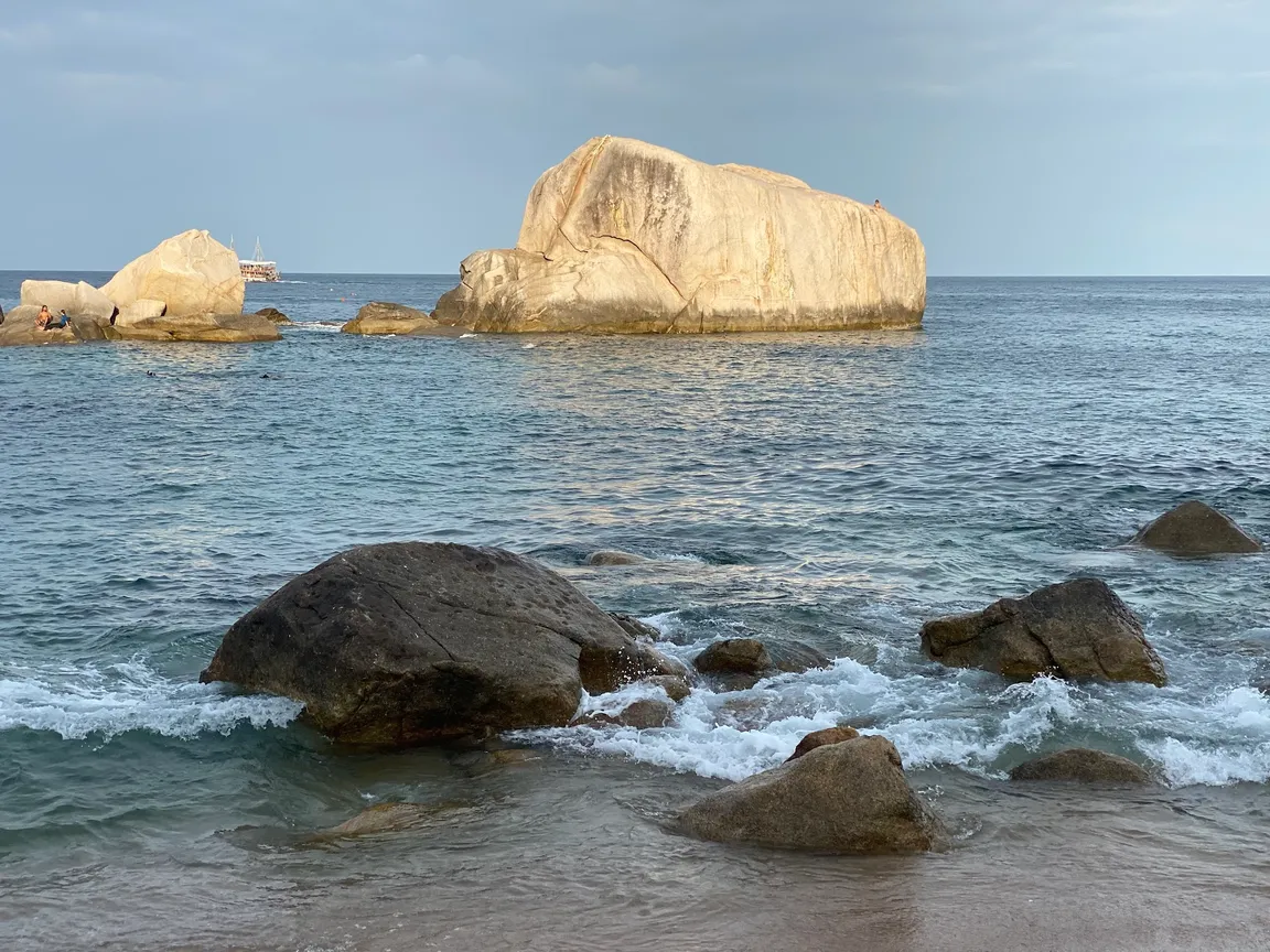 Tanote Bay
