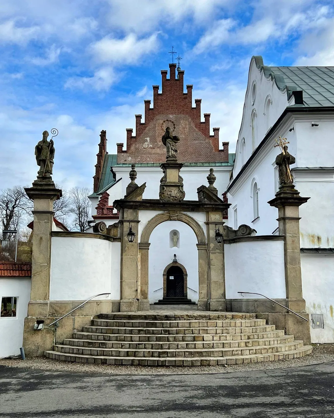 Opactwo Ojców Cystersów w Szczyrzycu