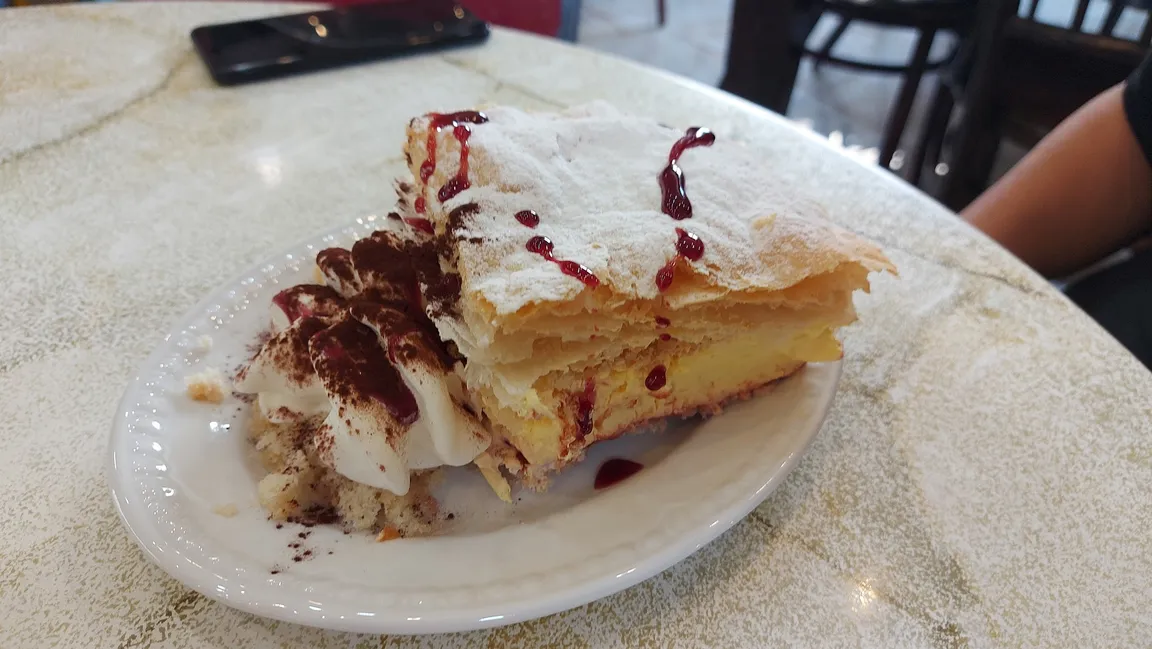 ANGELE Patisserie & Confiserie