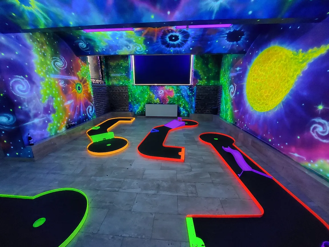 Cosmic Minigolf Pub