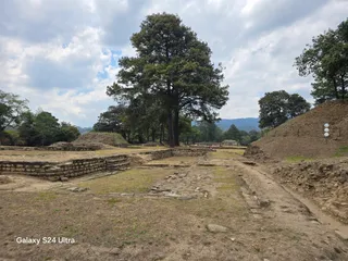 Plaza Central y Centro Ceremonial Iximche