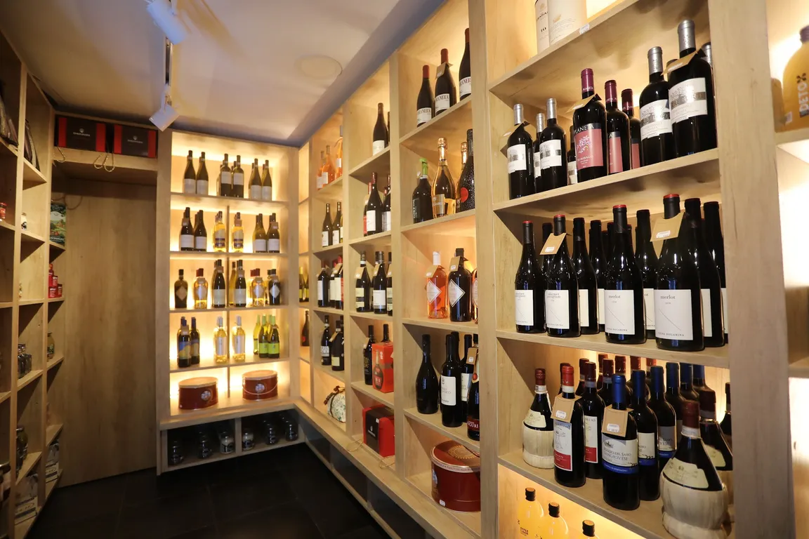 Venesia Fine Food & Spirits, The Strand, Sliema