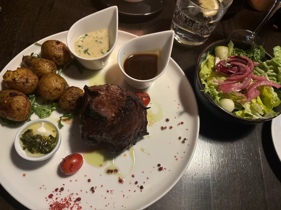 HOŻA Argentine Steakhouse