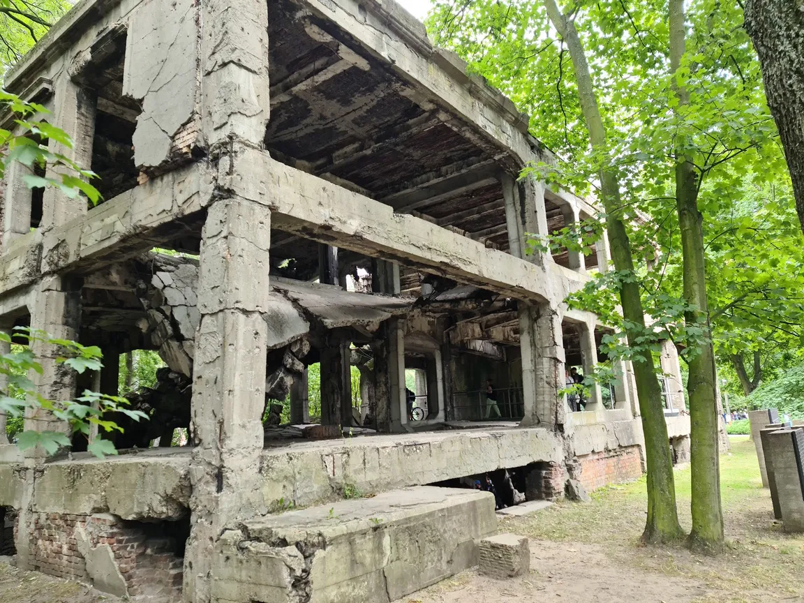 Westerplatte ruiny Nowych Koszar