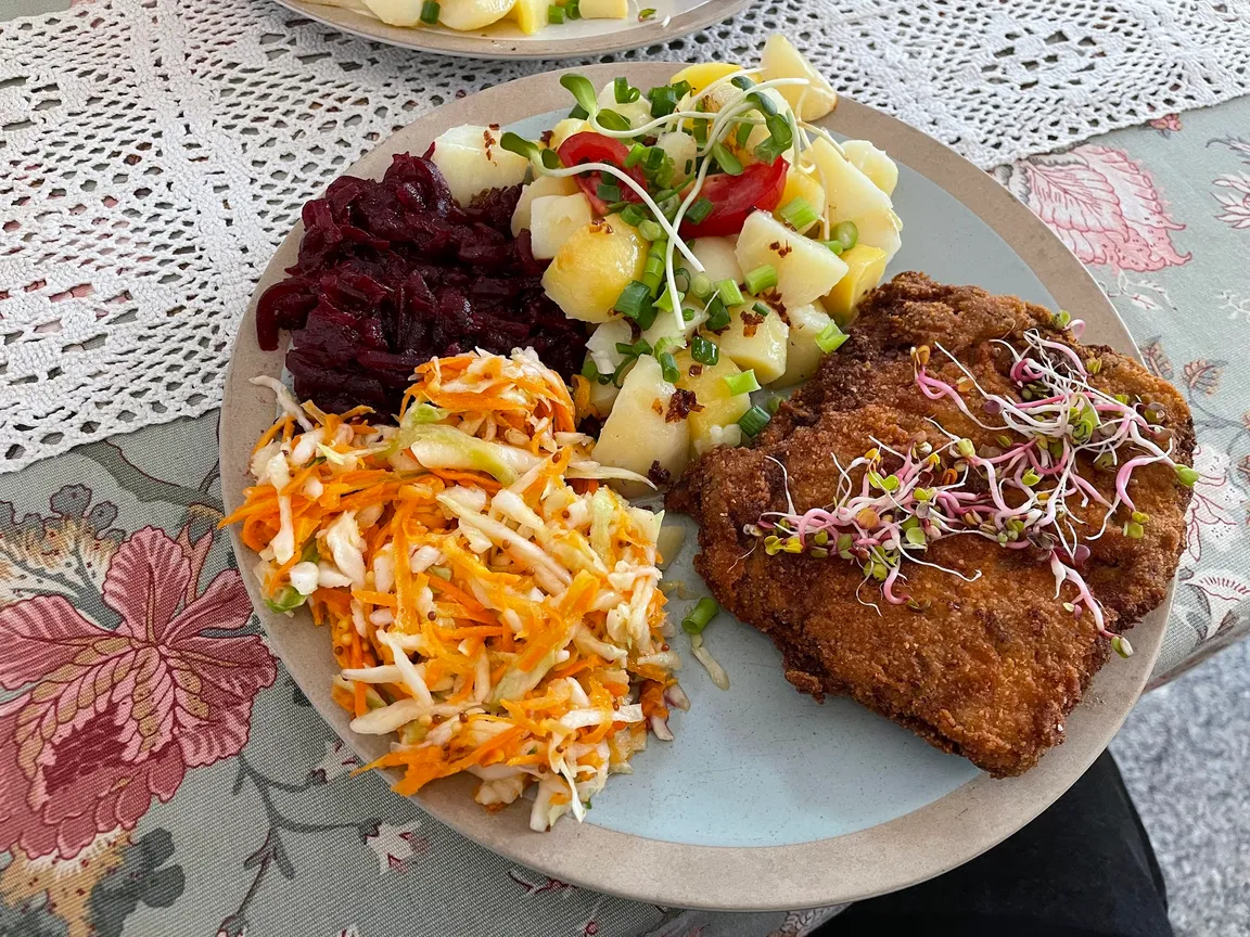Pod przykrywką