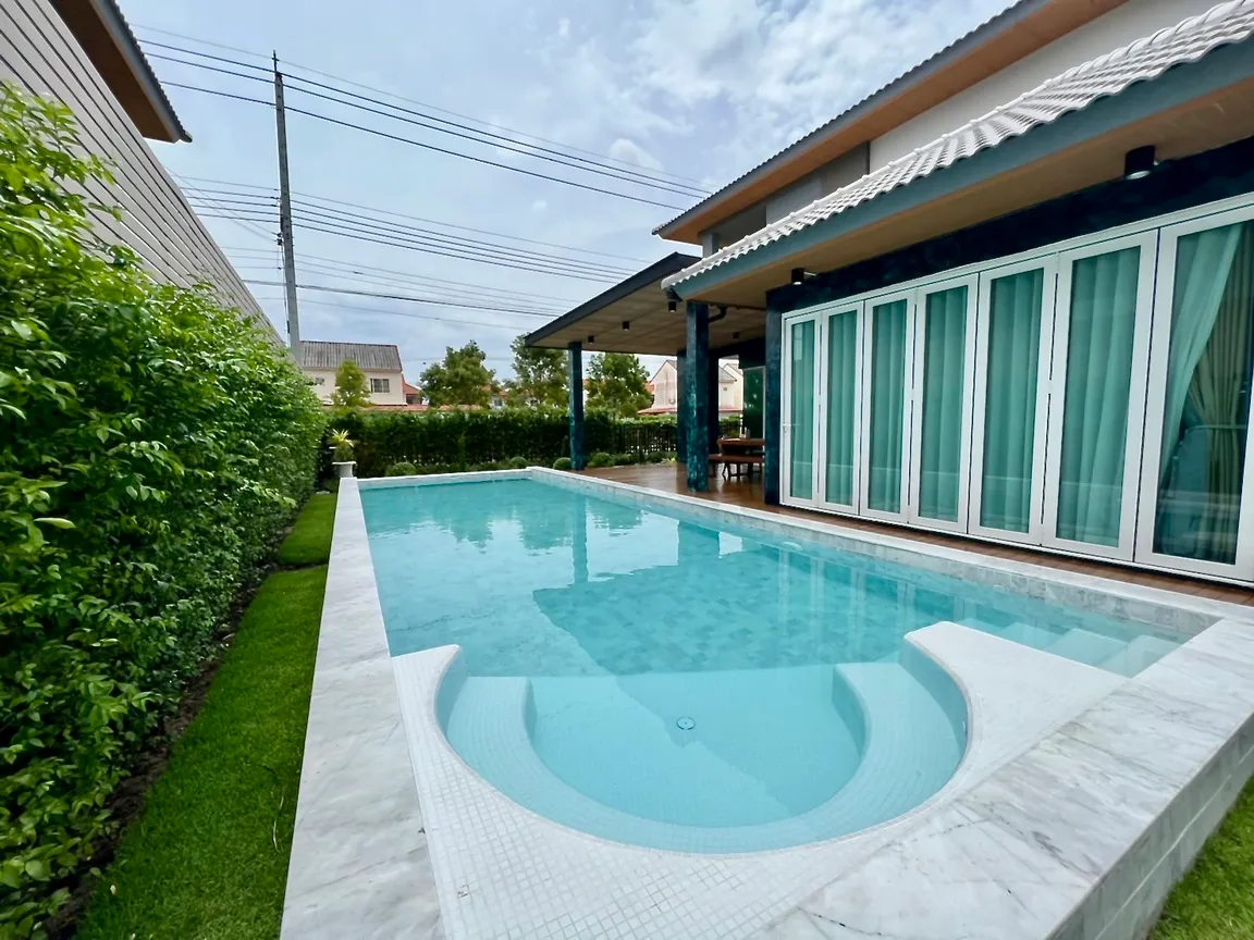 Luxury Living Pool and Spa