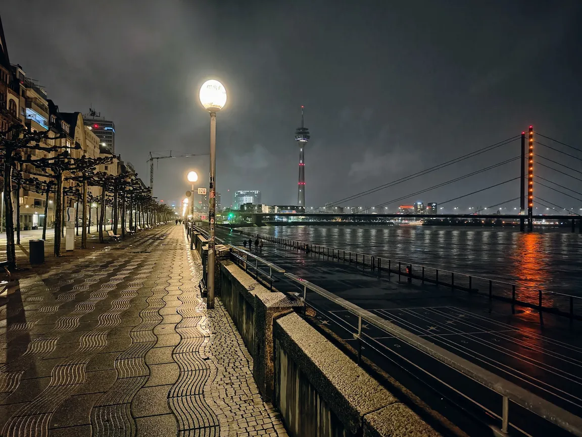 Rheinuferpromenade Düsseldorf