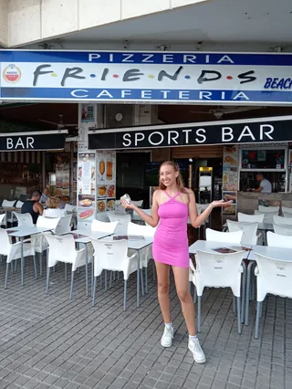 Friends 2 Beach Cafeteria