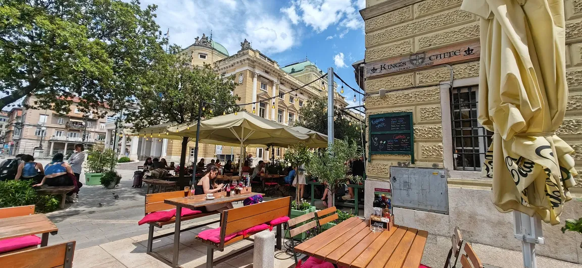 King’s Caffe food pub