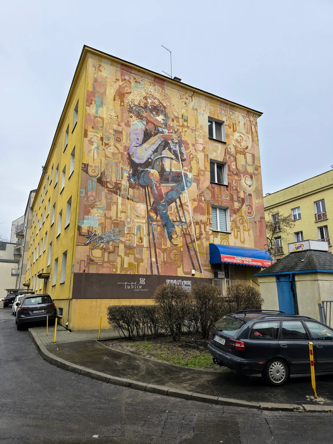 Mural "Na krześle"