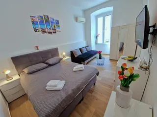Lola's Place