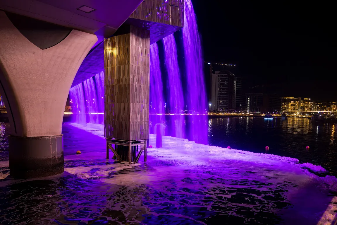 Dubai Waterfall