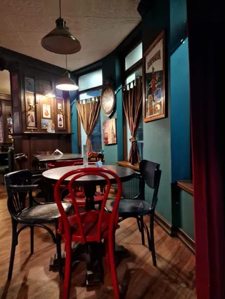Charlie's Pub