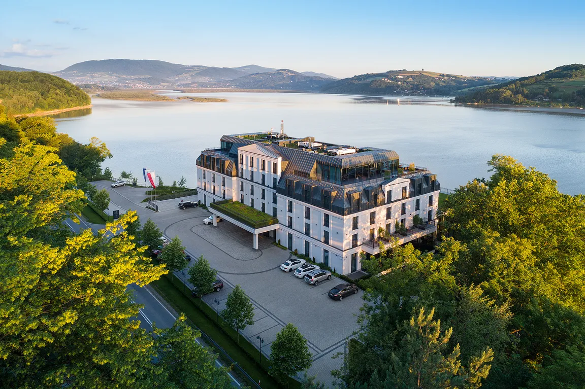 Heron Live Hotel