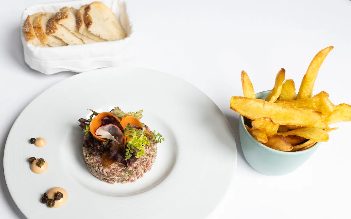 Restaurant & Rooftop Bar Savart