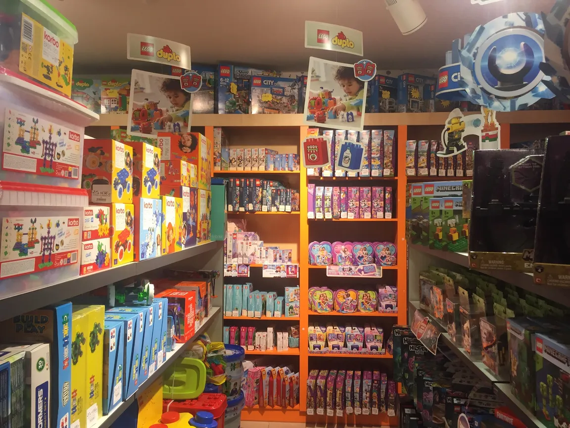 TOYS WORLD