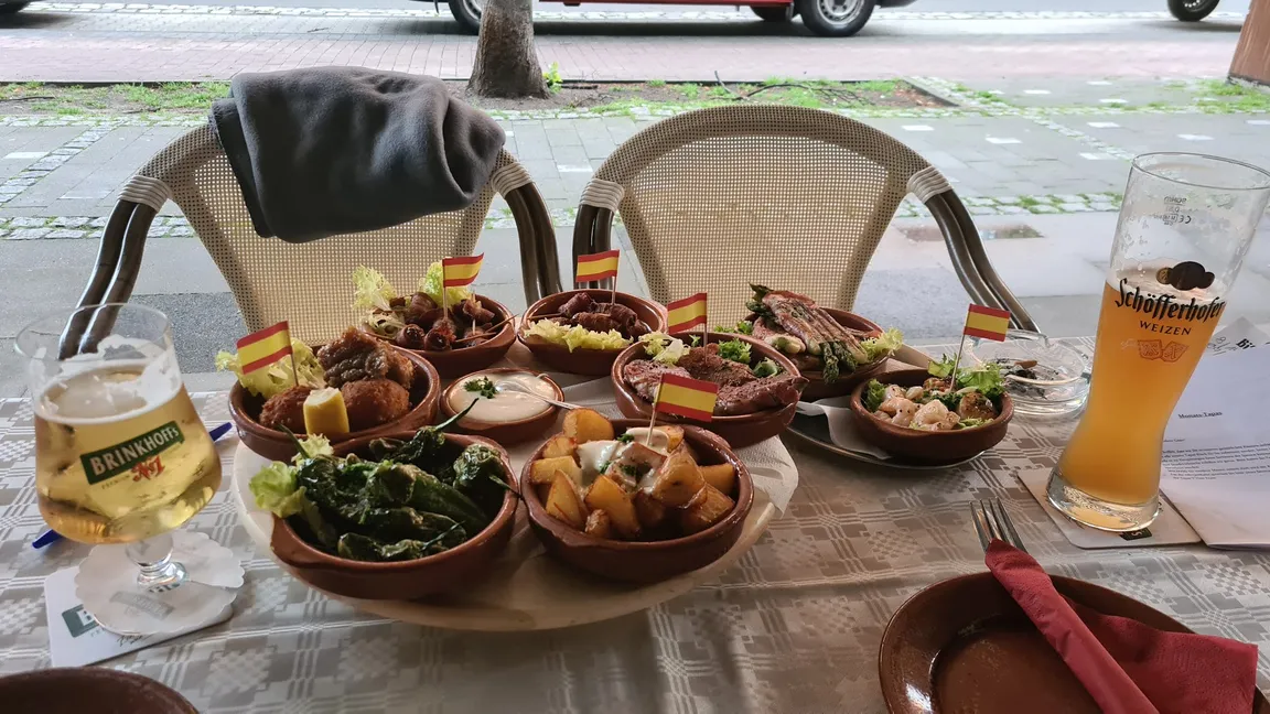 Tapas y Vino
