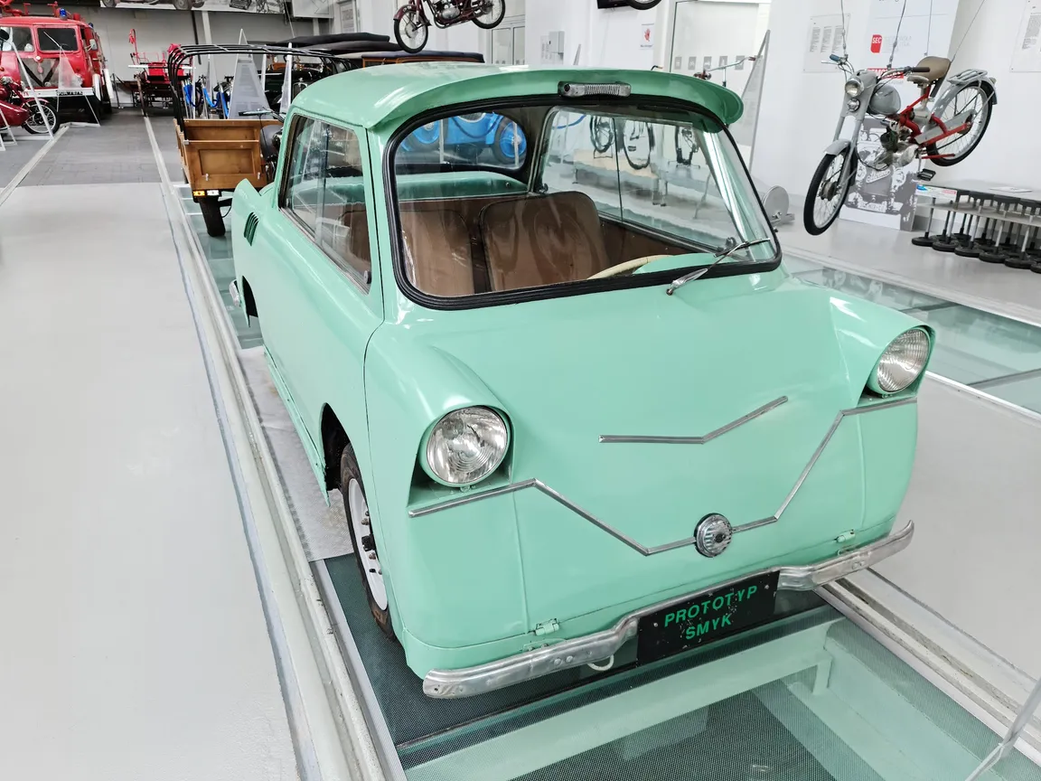 Muzeum Techniki i Komunikacji - Zajezdnia Sztuki w Szczecinie