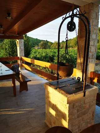 Dine winery