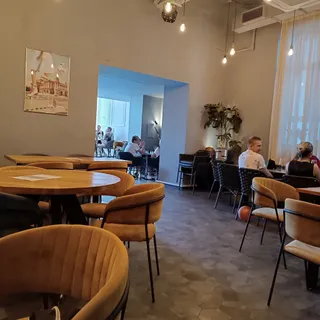 SquareOne Experience Bar & Restaurant
