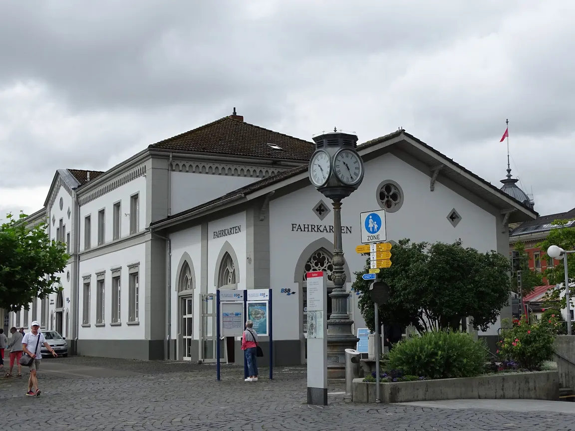 Historische Hafenuhr