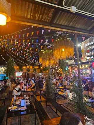 Night Market, Cafe 'Vintage
