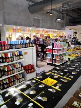 Neutral Free Shop