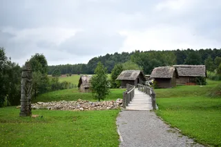 Osada Średniowieczna w Hucie Szklanej pod Świętym Krzyżem