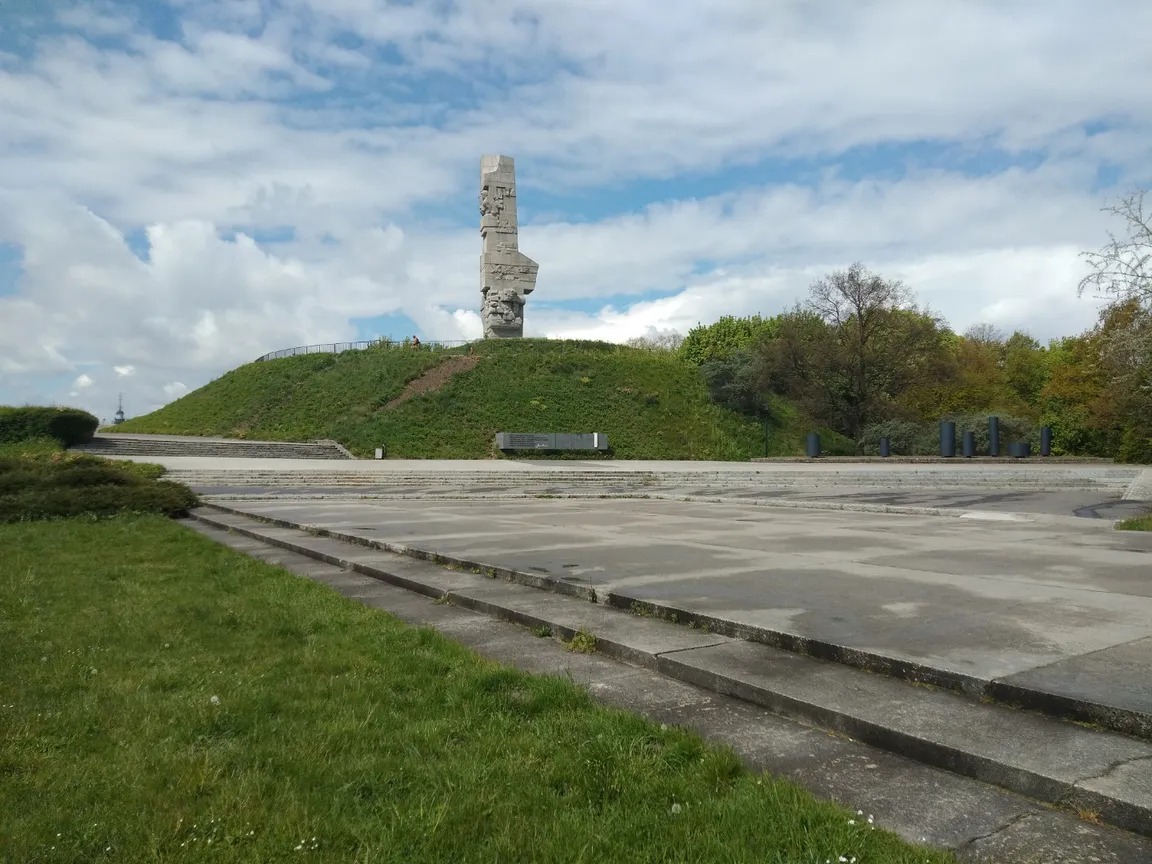 Westerplatte ruiny Nowych Koszar