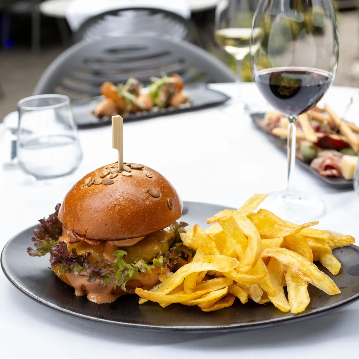 Restaurant & Rooftop Bar Savart