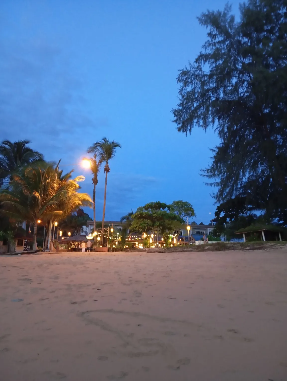 อีสานริมหาด Isarn Beachside Restaurant