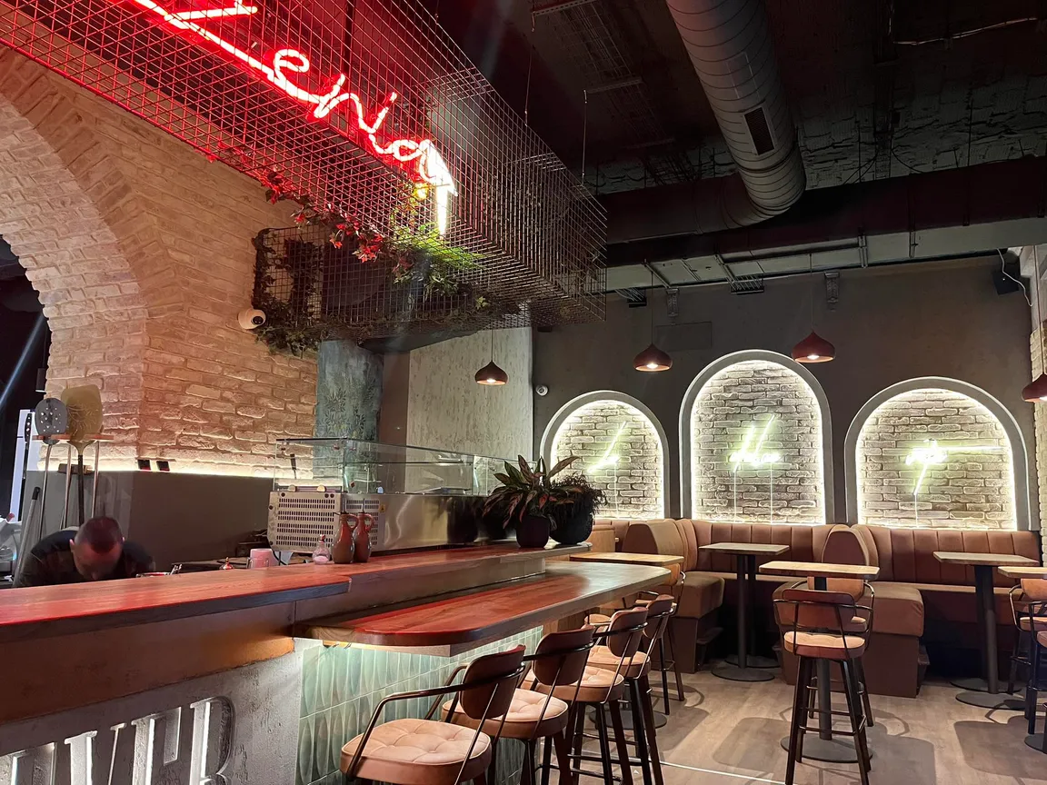 Neverland Bar • Escape Room • Pizzeria